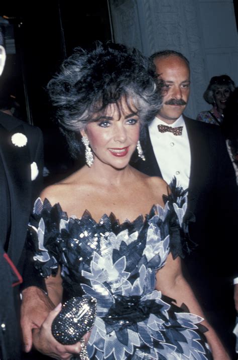 elizabeth taylor height and weight|More.